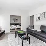 Sweet Apartment *